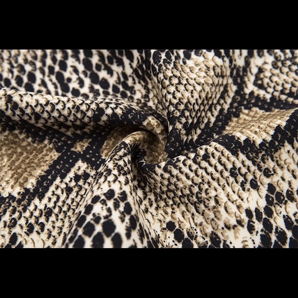 Snake skin print bandeau and shorts set - Picture 4 of 7